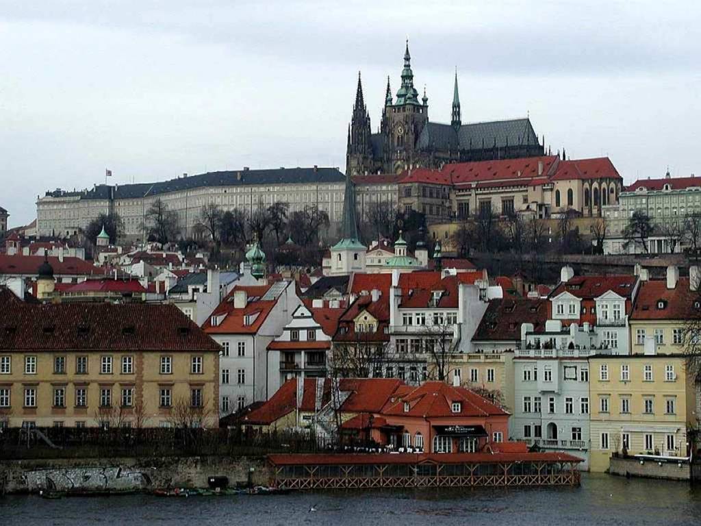 Prague en février 2002.